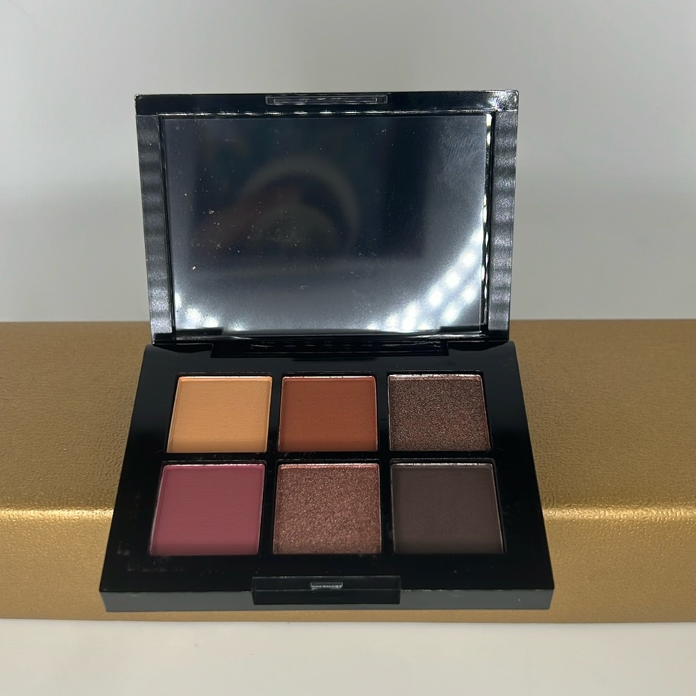 bv Beauty Vaulte Regal Eyeshadow Palette